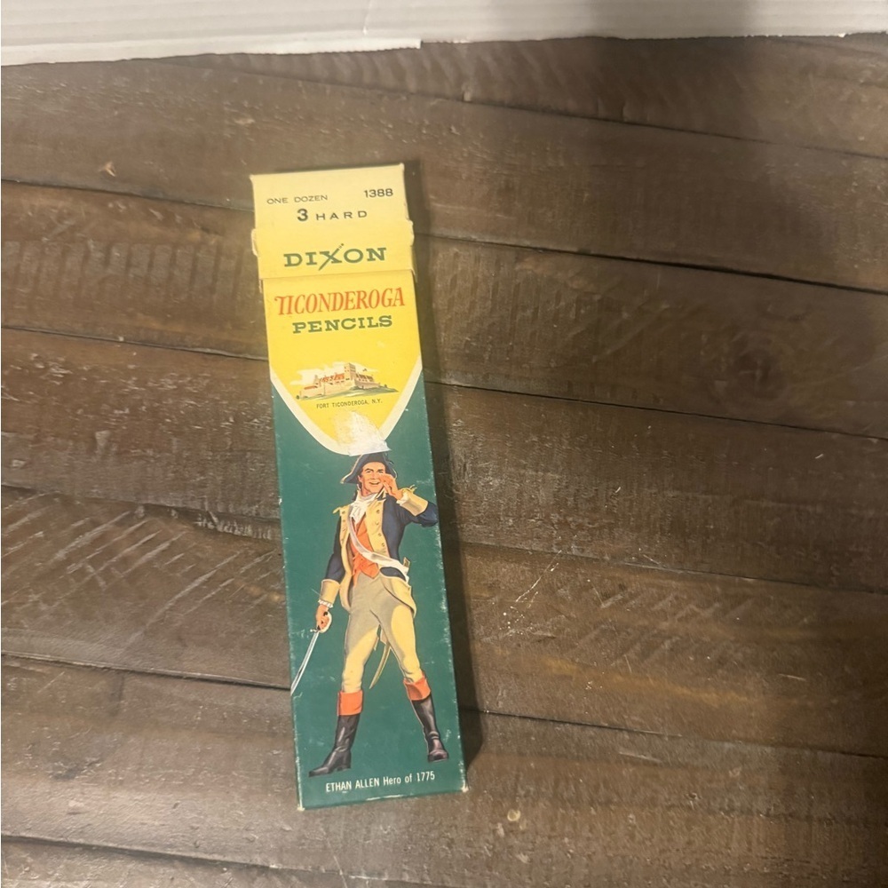 DIXXON Ticonderoga Pencils - Classic Green and Yellow
